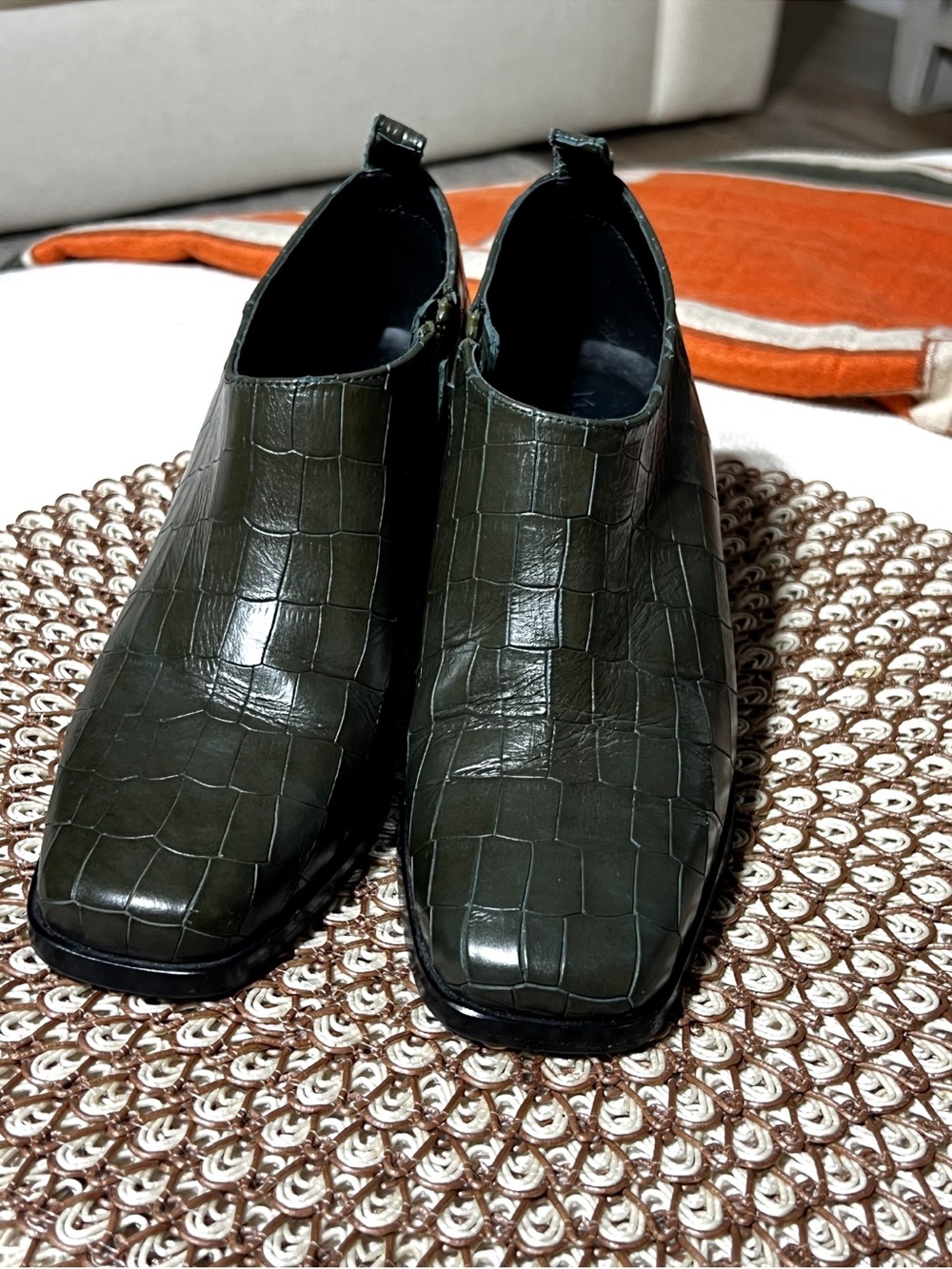 M. GEMI Enbossed Moss Green Women’s Booties Boots Sz 35.5